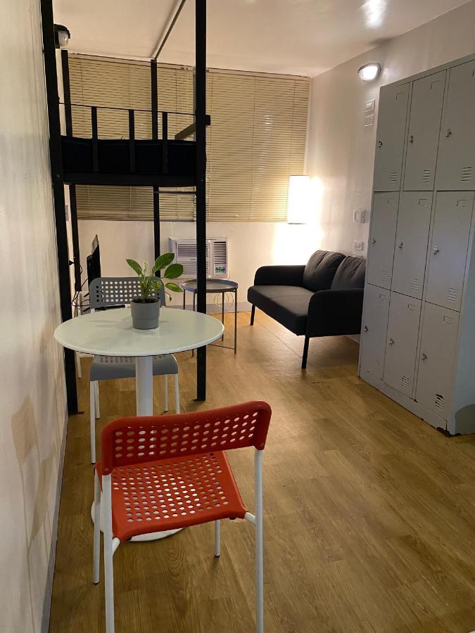 Burgos Hub Hostel Pasay Esterno foto