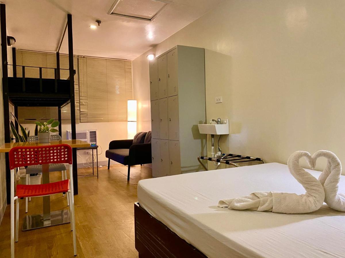 Burgos Hub Hostel Pasay Esterno foto