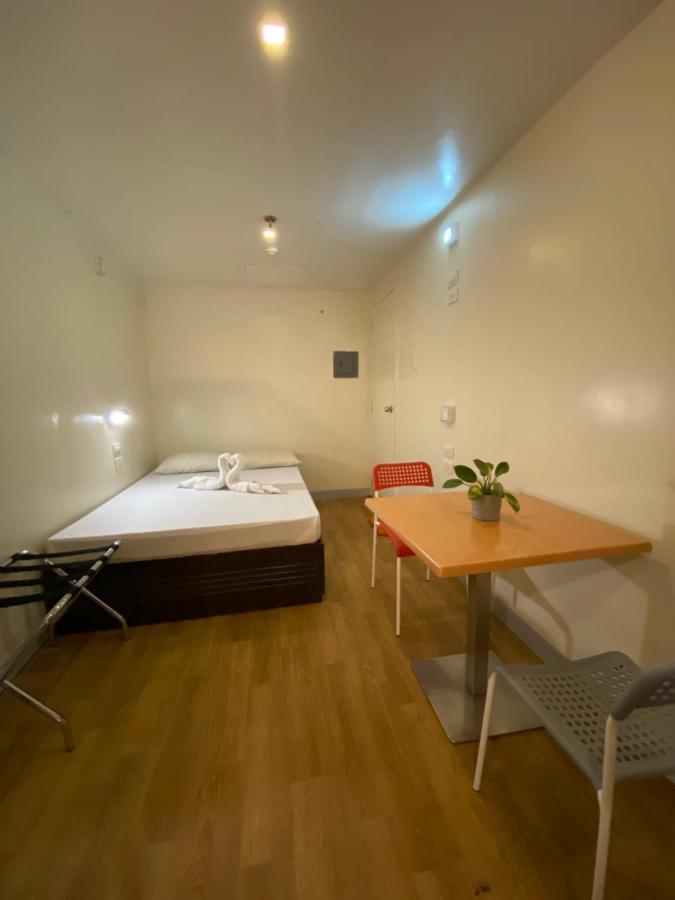 Burgos Hub Hostel Pasay Esterno foto