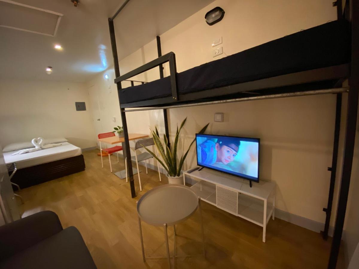 Burgos Hub Hostel Pasay Esterno foto