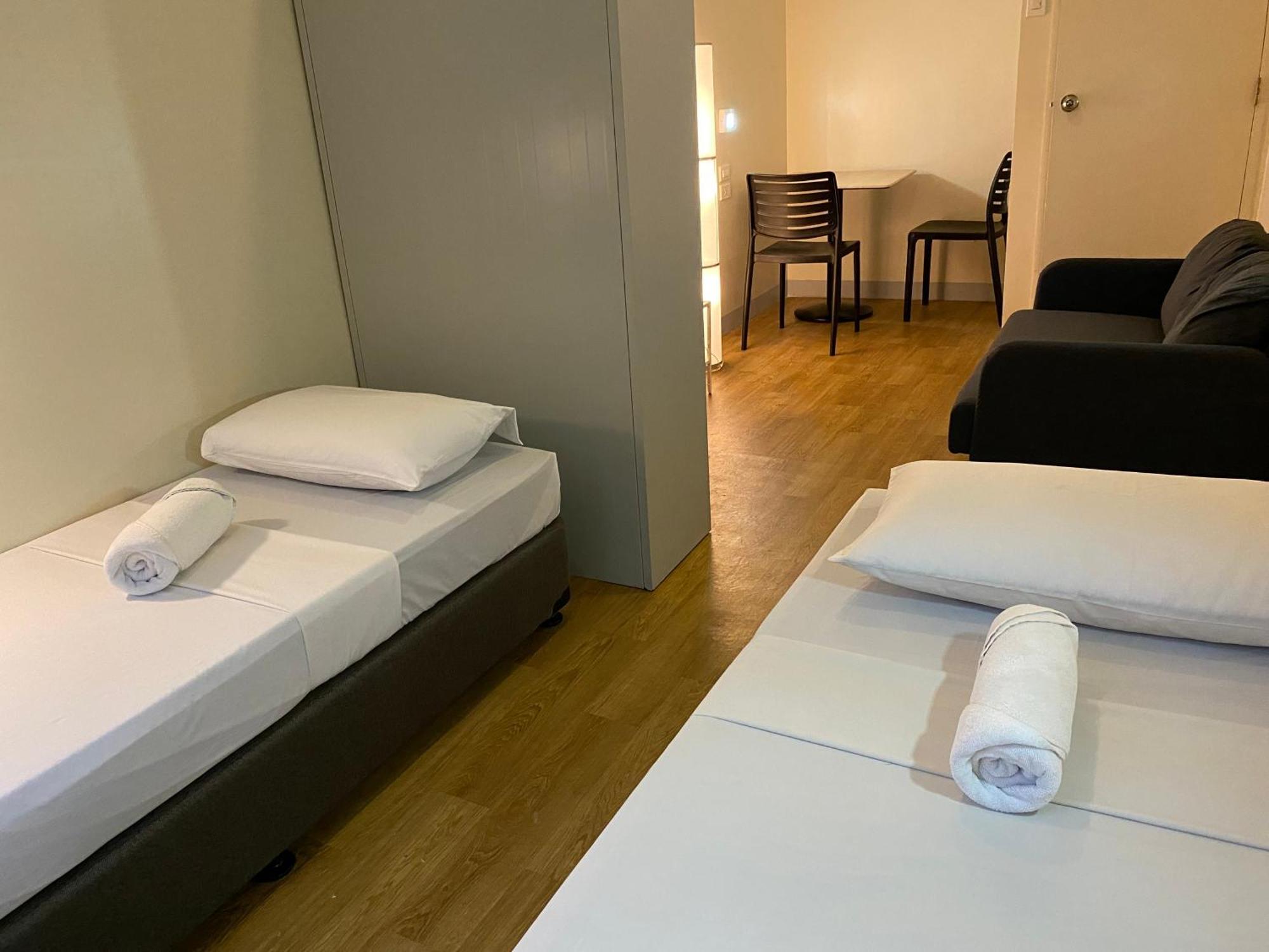 Burgos Hub Hostel Pasay Esterno foto